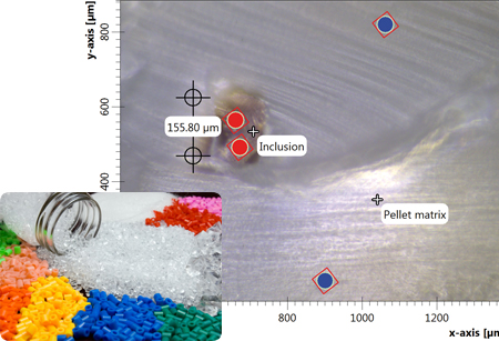 Mikroskopisches Bild eines Polyethylenpellets mit braunem Einschluss